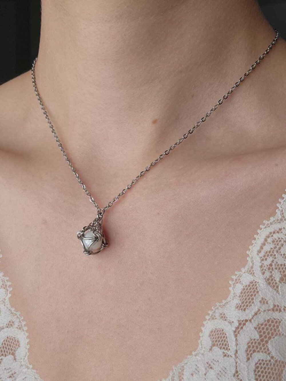 Vintage white and silver necklace with a small silver chain